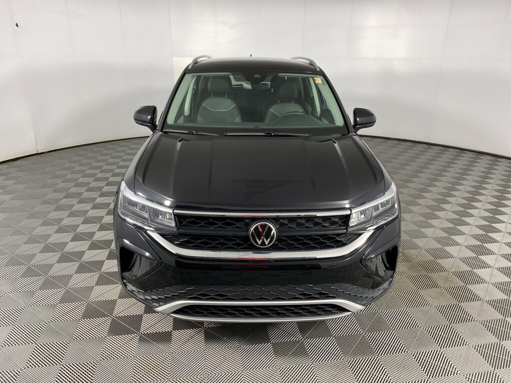 2024 Volkswagen Taos SE photo 3