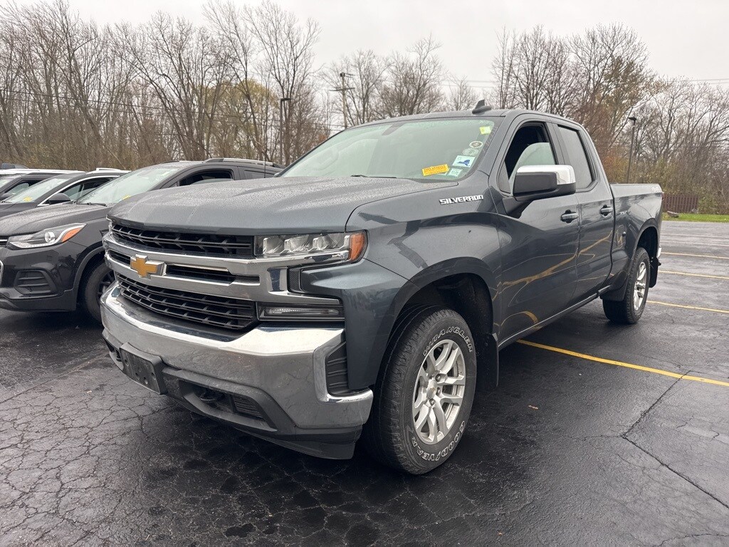 2021 Chevrolet Silverado 1500 LT photo 2