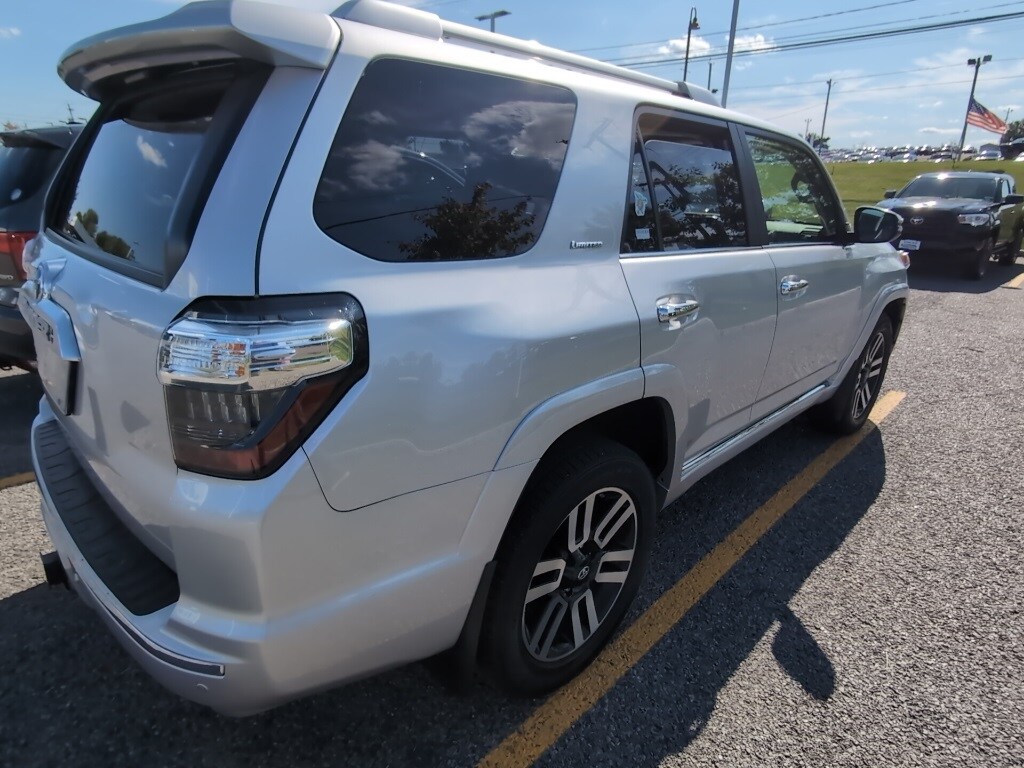 2016 Toyota 4Runner Limited photo 3