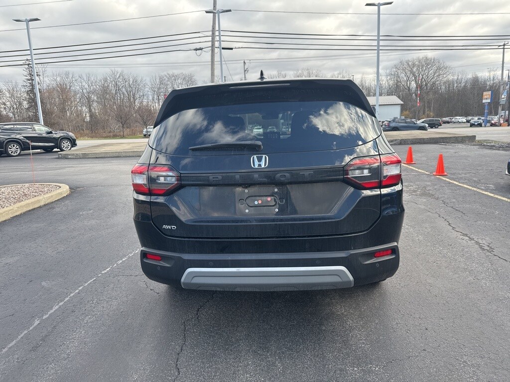 Used 2023 Honda Pilot EX-L 8 Passenger SUV