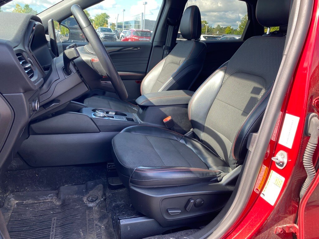 2023 Ford Escape ST-Line Select photo 2