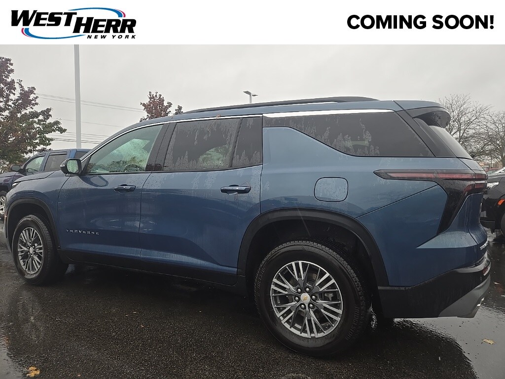 Used 2024 Chevrolet Traverse LT SUV