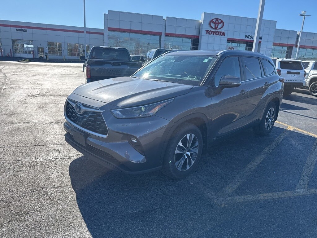 2024 Toyota Highlander Hybrid XLE photo 2