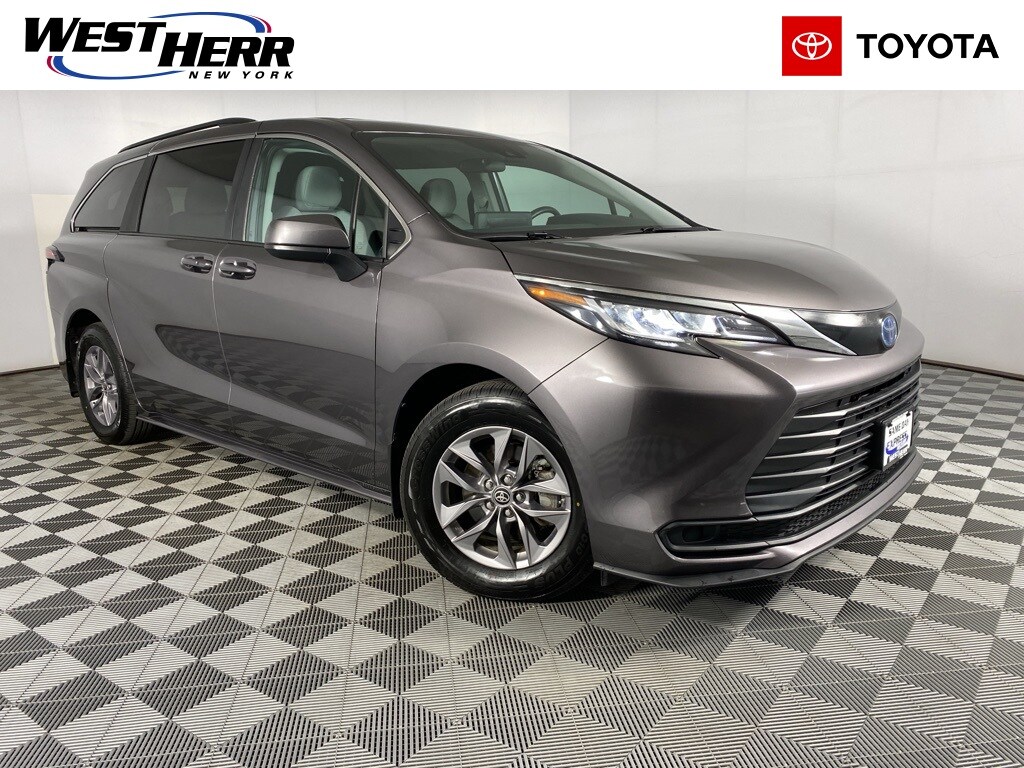 Used 2023 Toyota Sienna LE 8 Passenger Van Passenger Van