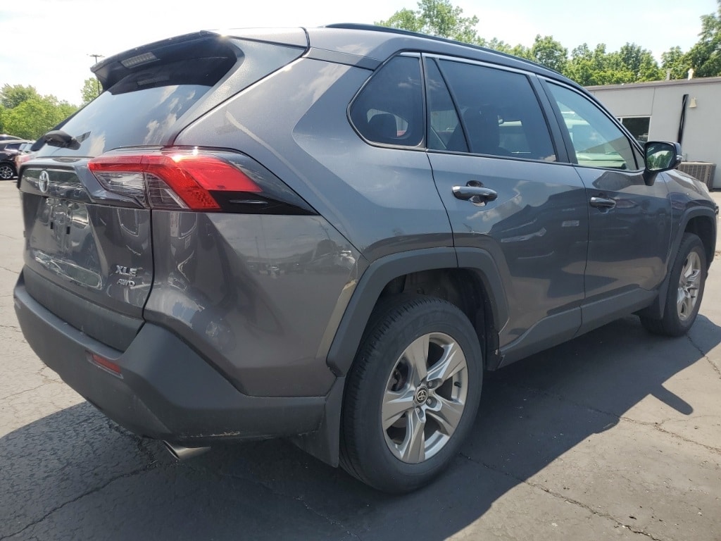 Used 2022 Toyota RAV4 XLE with VIN 2T3P1RFVXNC296586 for sale in Kansas City
