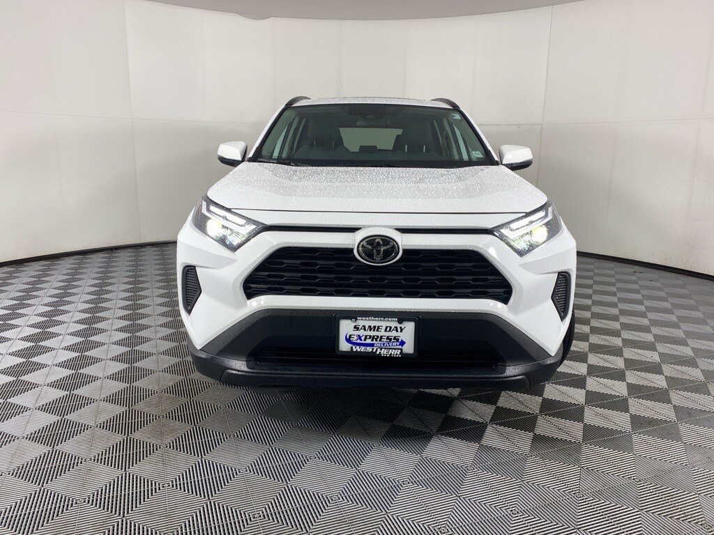 2025 Toyota RAV4 Hybrid XLE photo 2