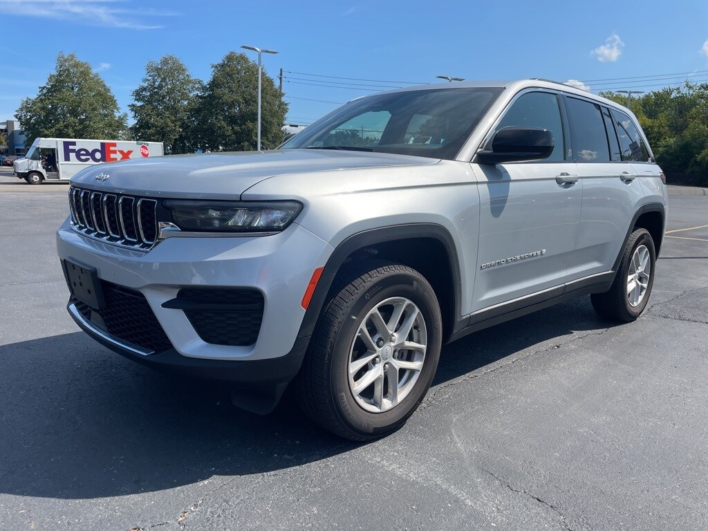2024 Jeep Grand Cherokee Laredo photo 2