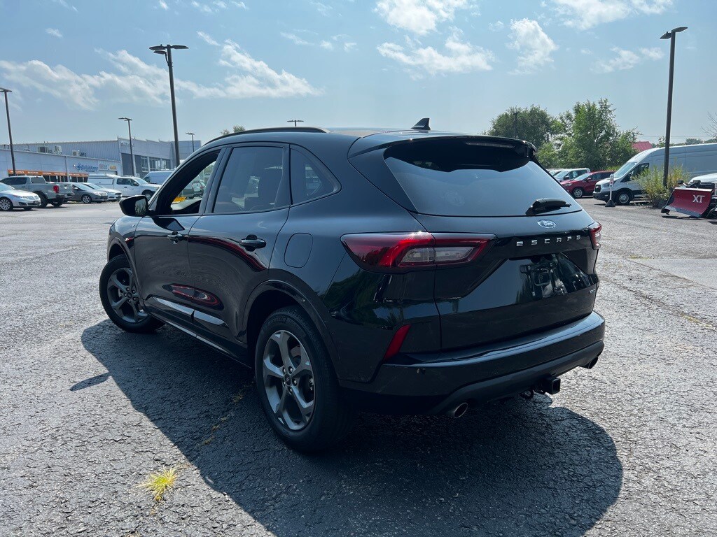 2023 Ford Escape ST-Line Select photo 2