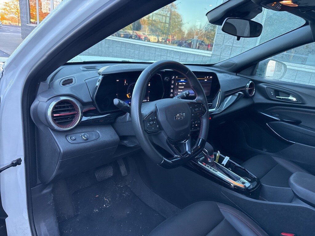 Used 2025 Chevrolet Trax 2RS SUV