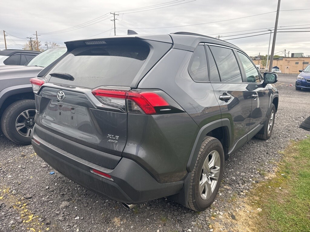 2023 Toyota RAV4 XLE photo 2