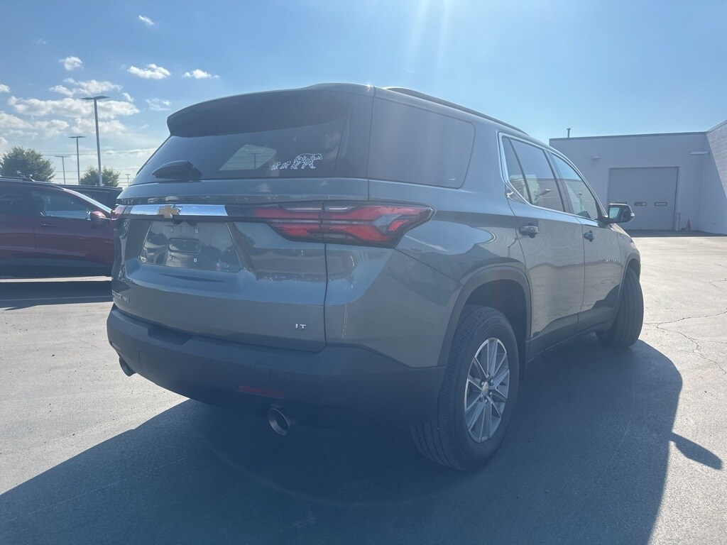 2023 Chevrolet Traverse Cloth 1LT photo 2