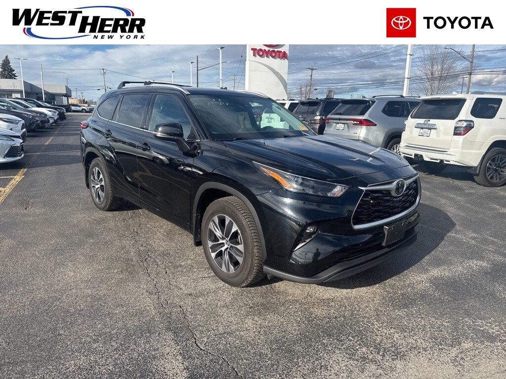 Used 2022 Toyota Highlander XLE SUV
