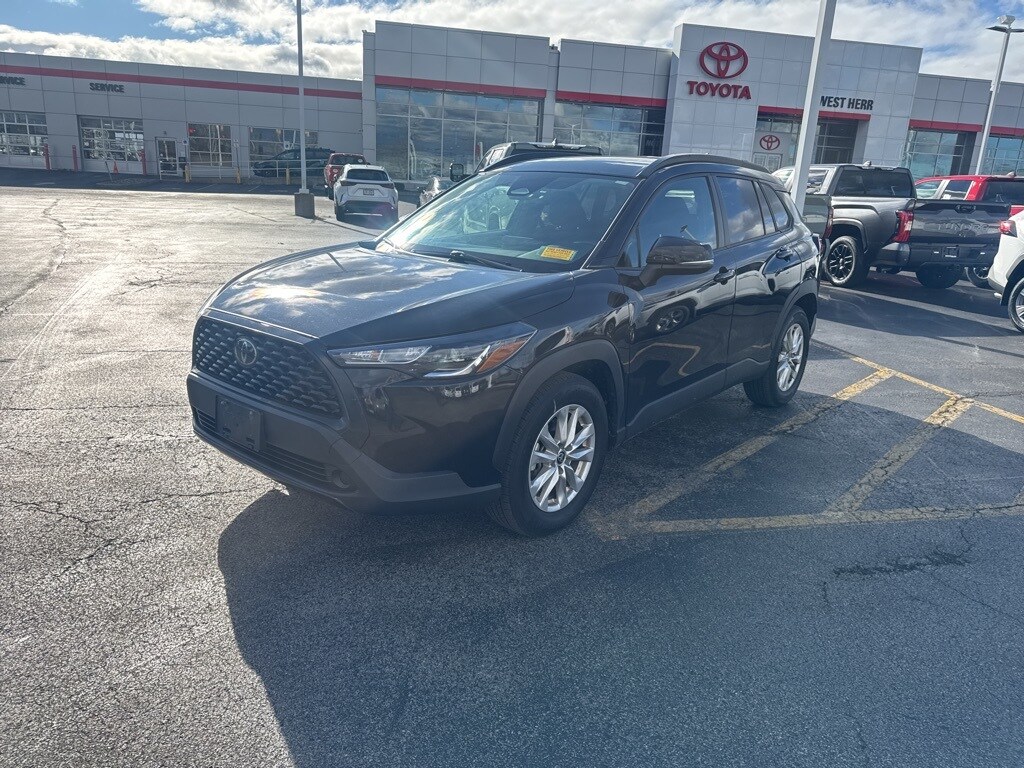 Used 2023 Toyota Corolla Cross LE SUV