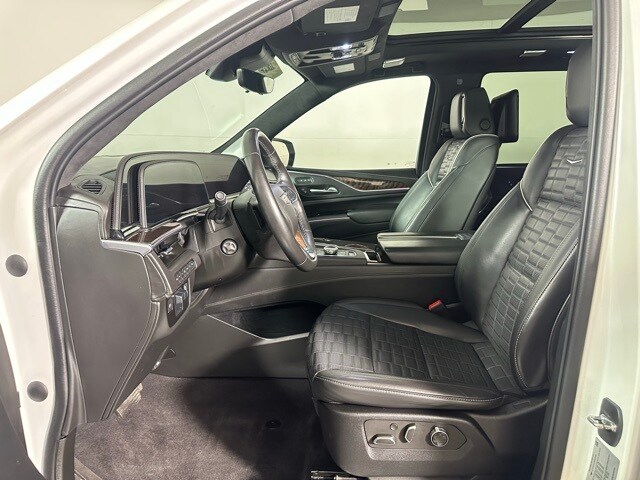 2022 Cadillac Escalade Sport Platinum photo 2