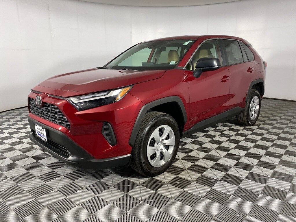 2023 Toyota RAV4 LE photo 3