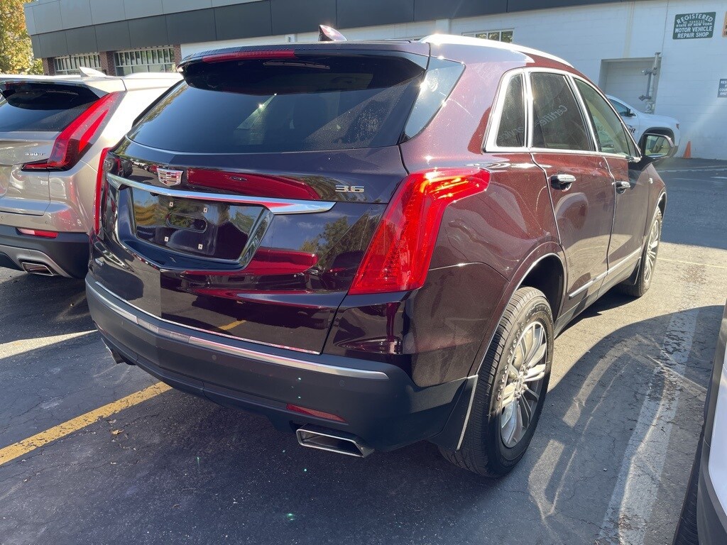 2018 Cadillac XT5 Luxury photo 2