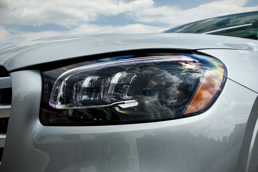 2025 Mercedes Benz GLS 450 4MATIC photo 3