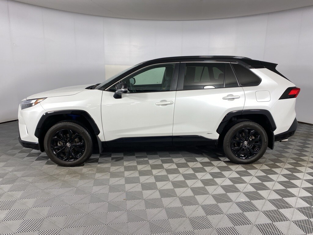 2024 Toyota RAV4 Hybrid XSE photo 3