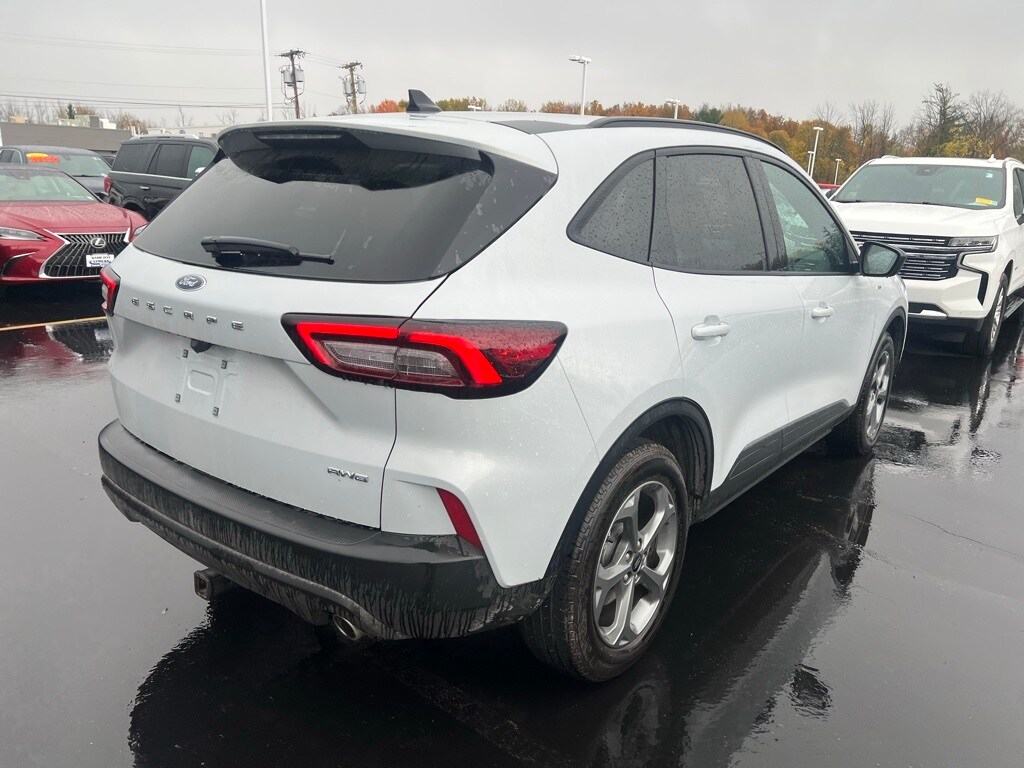 2025 Ford Escape ST-Line photo 2
