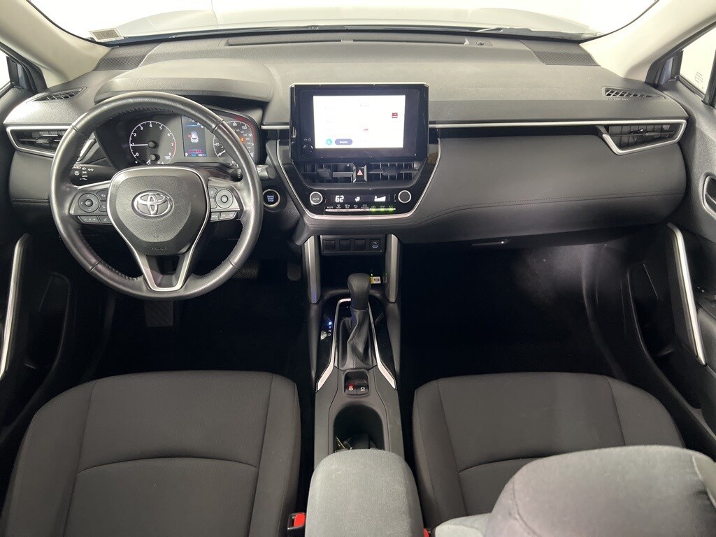 2023 Toyota Corolla Cross LE photo 2