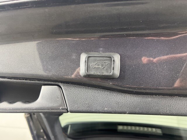 2019 Toyota RAV4 Hybrid XLE photo 4