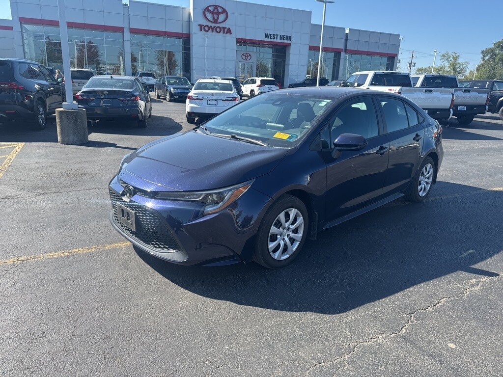 2022 Toyota Corolla LE photo 3
