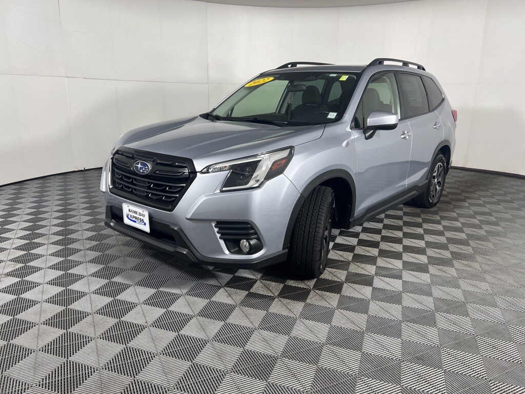 2022 Subaru Forester Premium photo 3