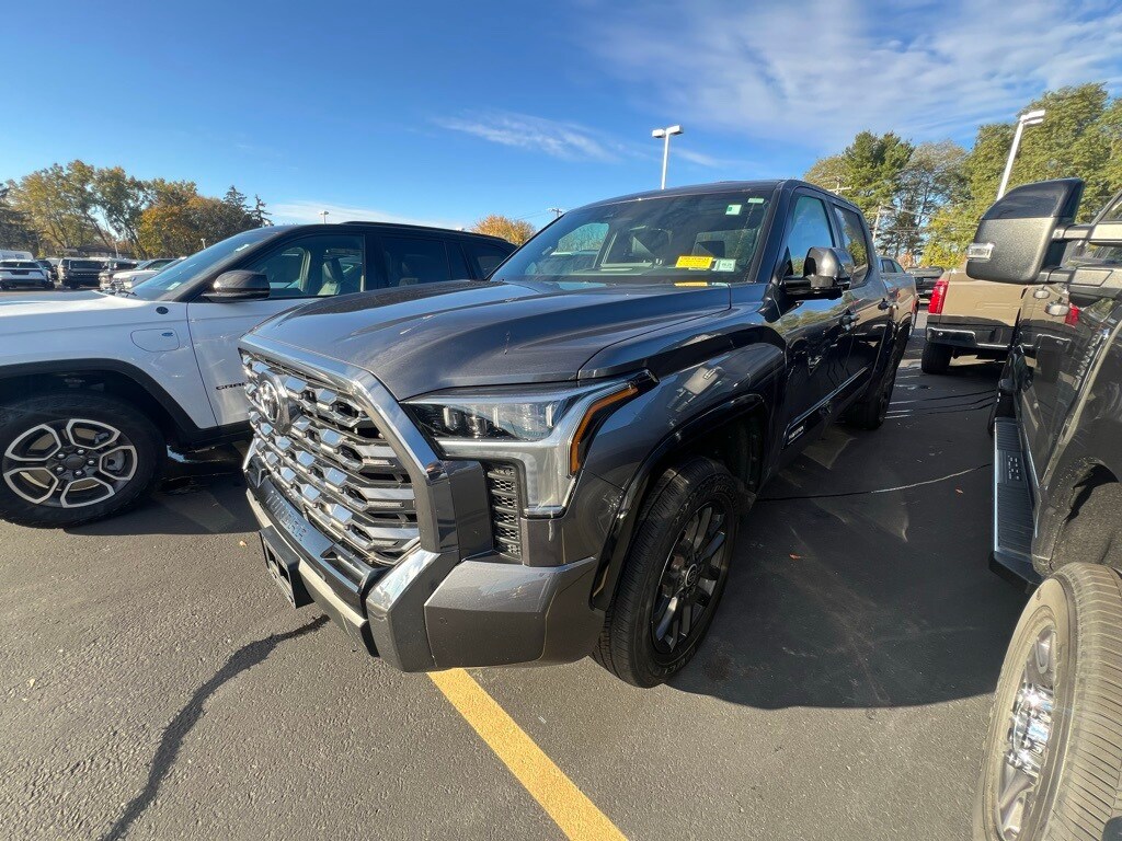 2024 Toyota Tundra Platinum CrewMax photo 4