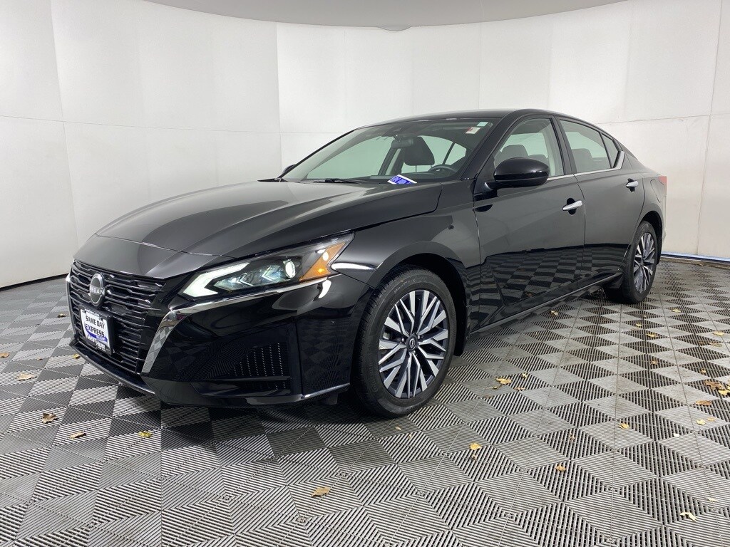 2023 Nissan Altima 2.5 SV photo 3