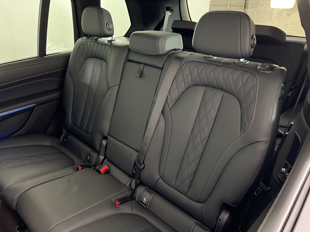 2025 Bmw X7 M60i photo 4