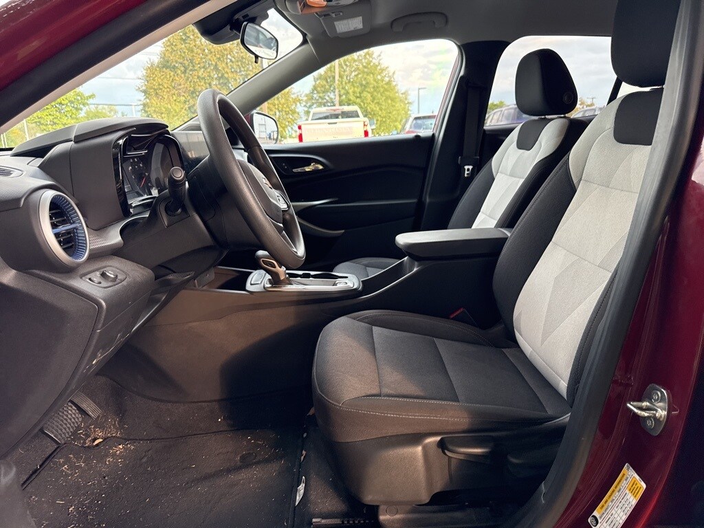 2024 Chevrolet Trax LS photo 2