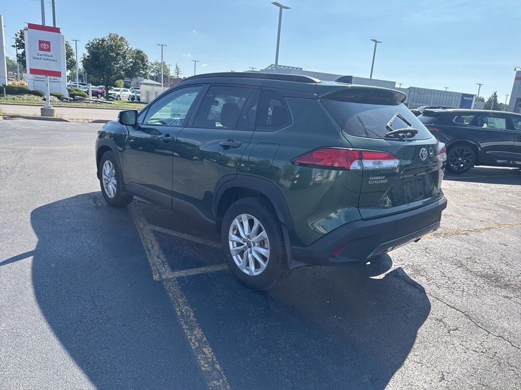 2022 Toyota Corolla Cross LE photo 4