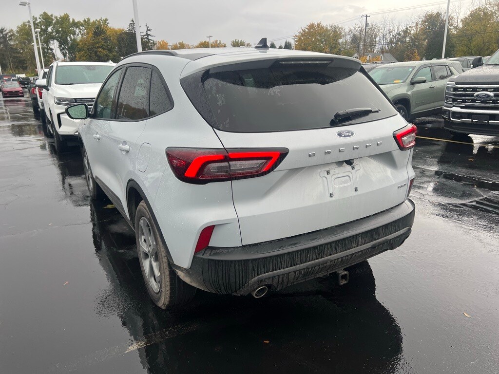 2025 Ford Escape ST-Line photo 3