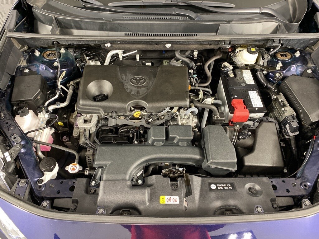 2022 Toyota RAV4 XLE photo 2