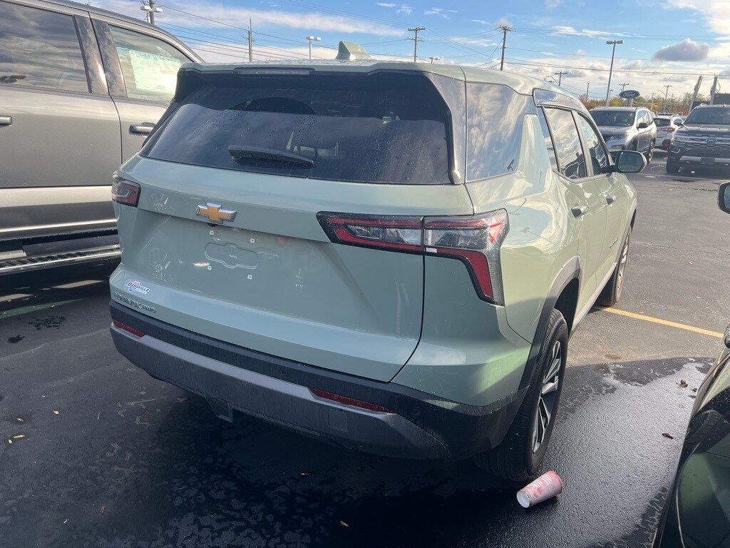 2026 Chevrolet Equinox LT photo 2