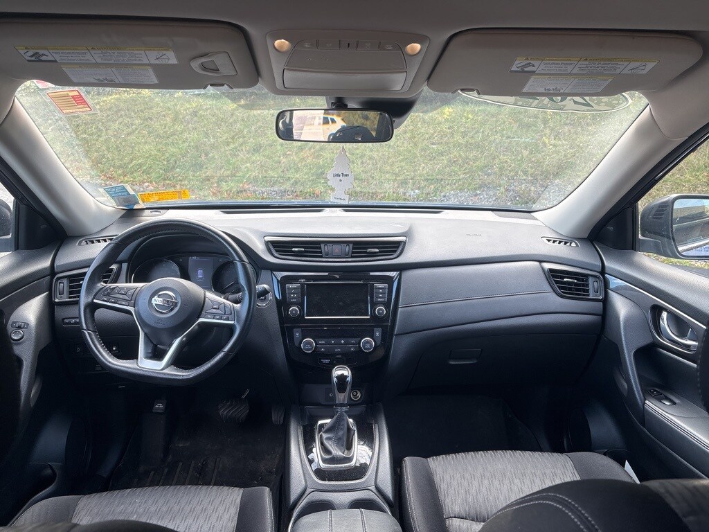 2020 Nissan Rogue SV photo 2