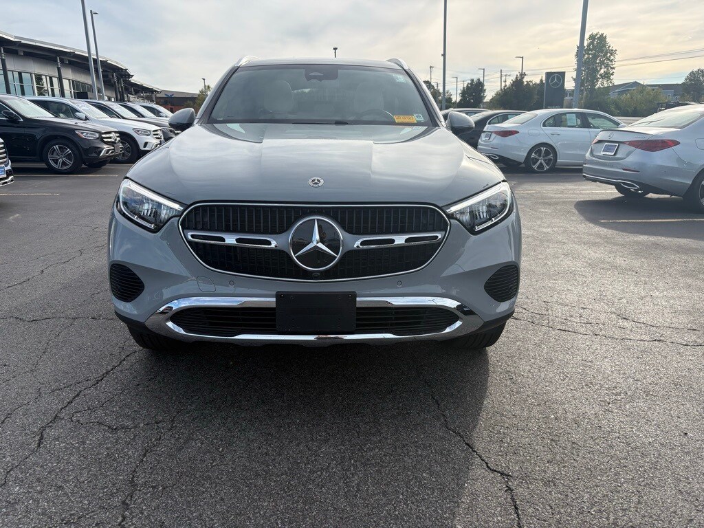 2025 Mercedes Benz GLC 300 4MATIC photo 2