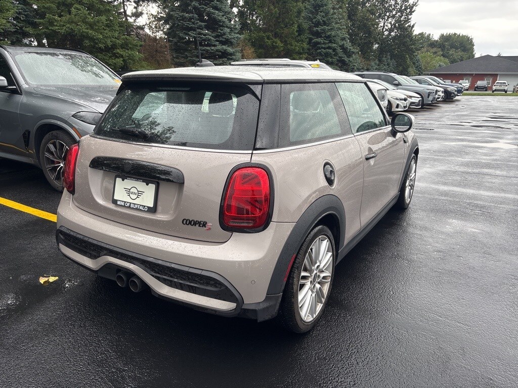 2023 Mini Cooper 2 Door Hardtop photo 4