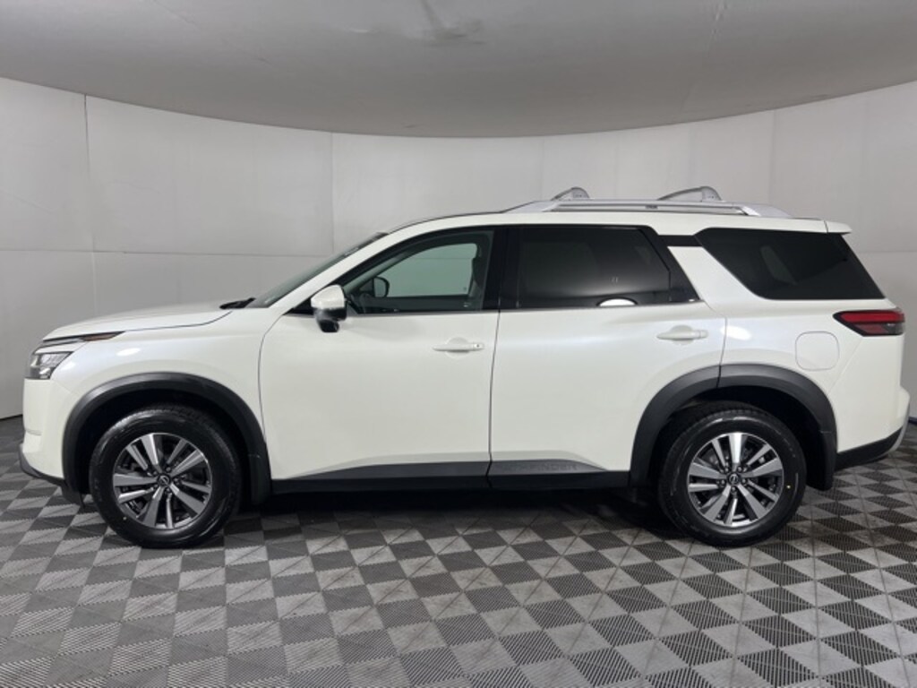 Used 2024 Nissan Pathfinder SL SUV