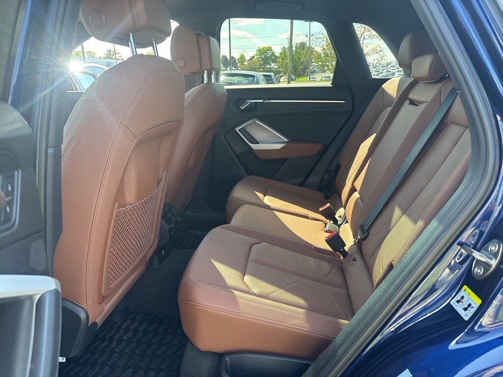 2022 Audi Q3 40 TFSI Premium photo 3