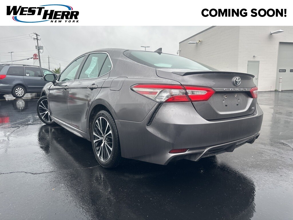 2019 Toyota Camry SE photo 4