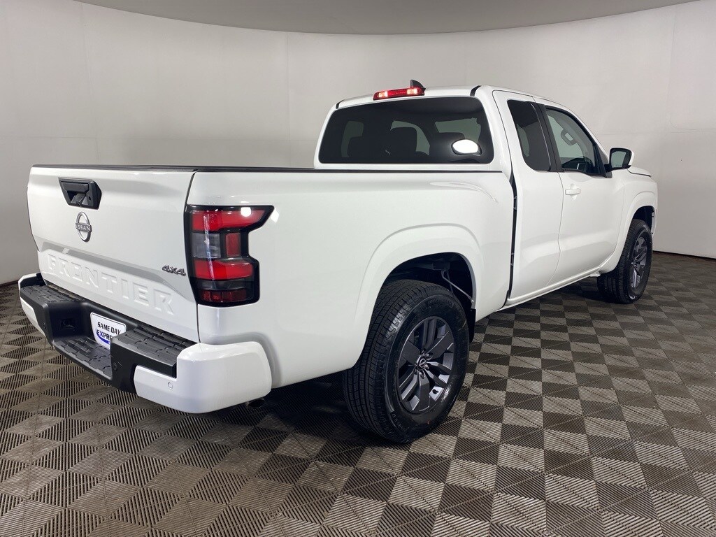 2025 Nissan Frontier SV photo 2