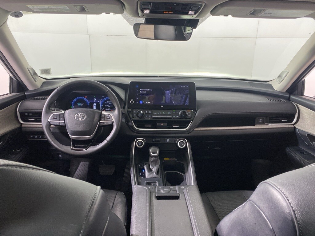 2024 Toyota Highlander Hybrid Limited photo 2