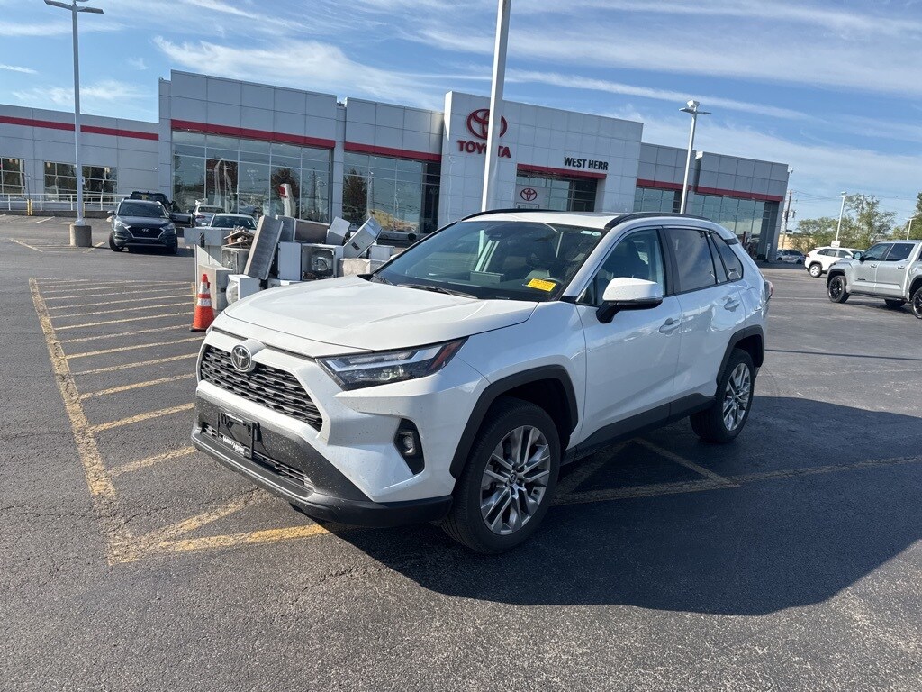 2024 Toyota RAV4 XLE Premium photo 2
