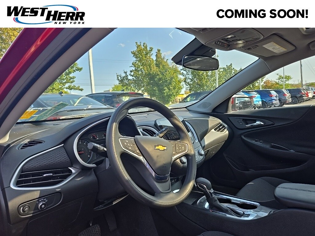 2024 Chevrolet Malibu 1LT photo 2