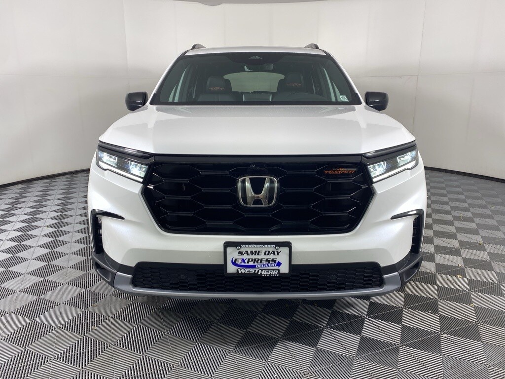 2025 Honda Pilot TrailSport photo 2