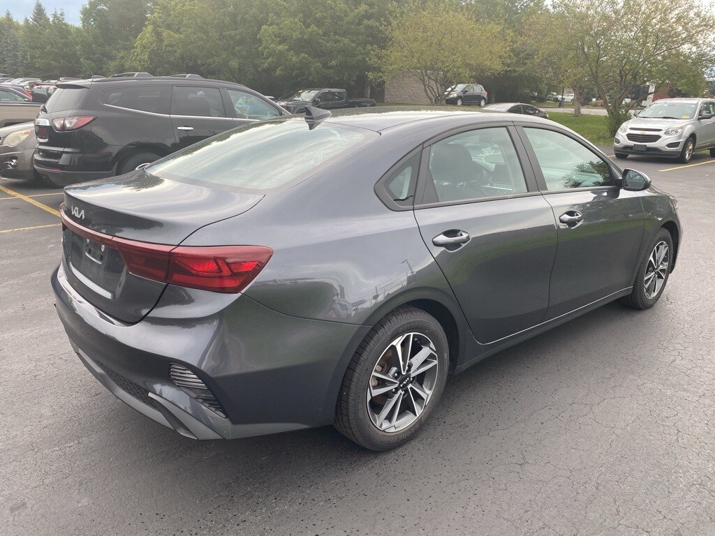 2023 Kia Forte LXS photo 3