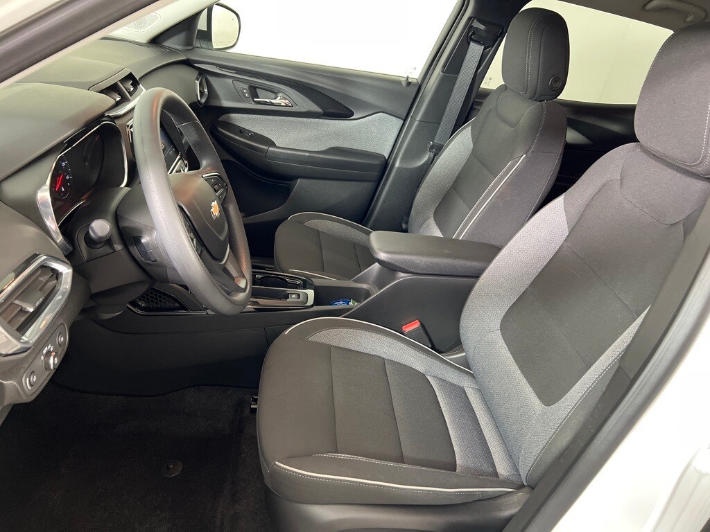 2023 Chevrolet Trailblazer LT photo 2