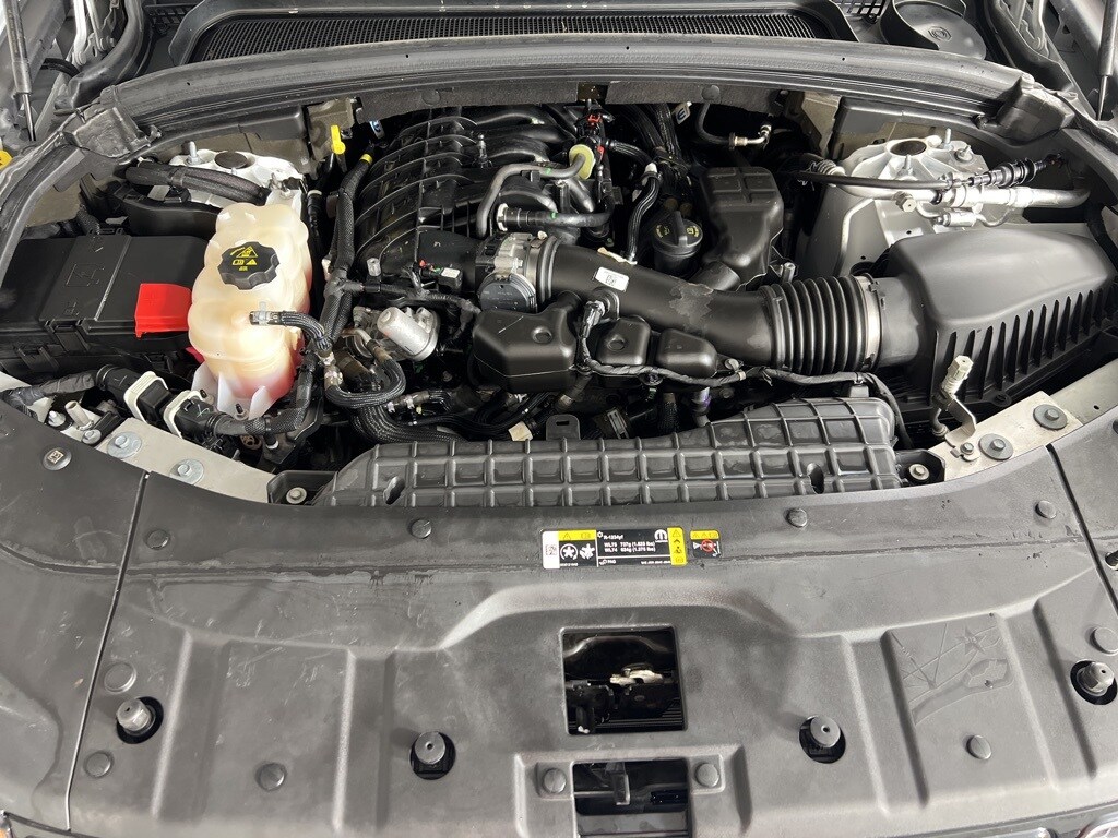 2022 Jeep Grand Cherokee Limited photo 2