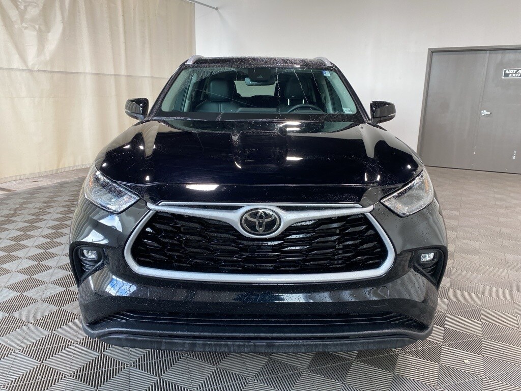 2024 Toyota Highlander XLE photo 2